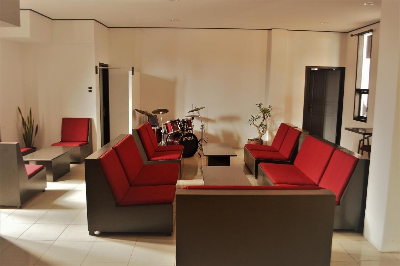 Reddoorz Near Jalan Sudirman Padang Hotel Exterior photo