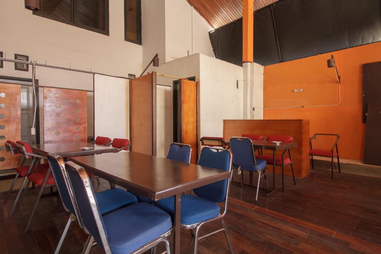 Reddoorz Near Jalan Sudirman Padang Hotel Exterior photo