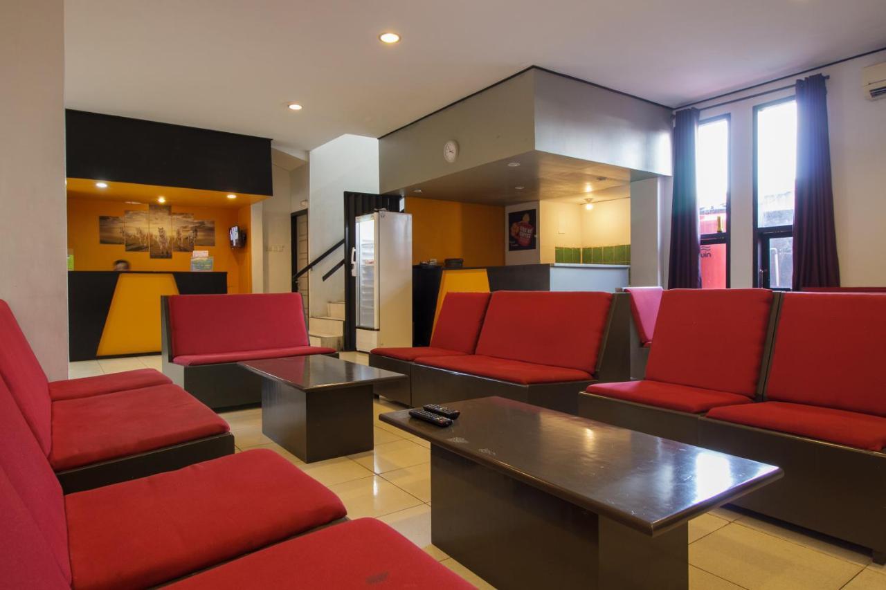 Reddoorz Near Jalan Sudirman Padang Hotel Exterior photo
