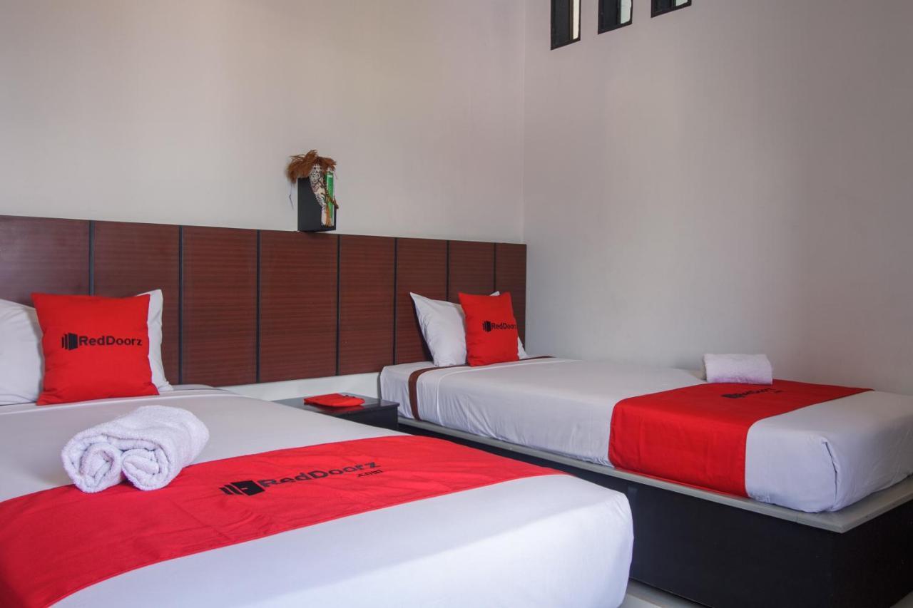 Reddoorz Near Jalan Sudirman Padang Hotel Exterior photo